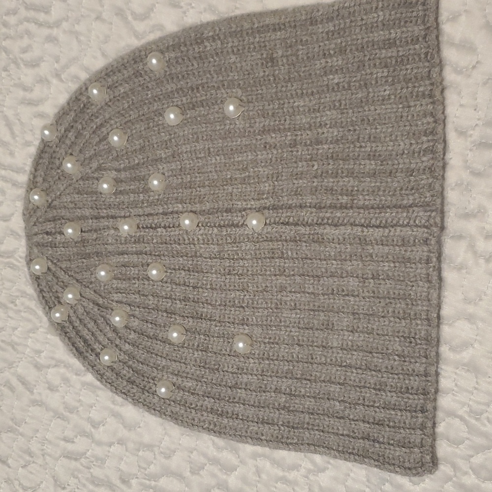 NWT  KATE SPADE  KNIT  BEANIE  WITH  FAUX  PEARLS - Picture 2 of 6